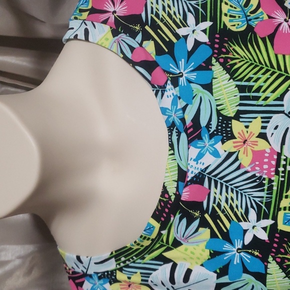 Secret Treasures. Tropical Tunic; Butter Soft; Pockets. Size L/XL EUC - Picture 3 of 12